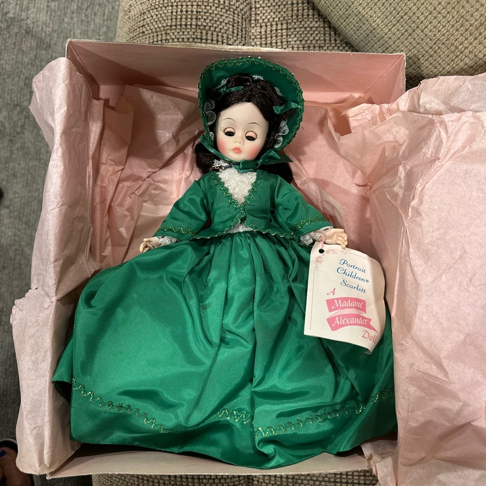 Vintage Scarlett O’Hara 1385 Madame Alexander doll. Perfect condition.